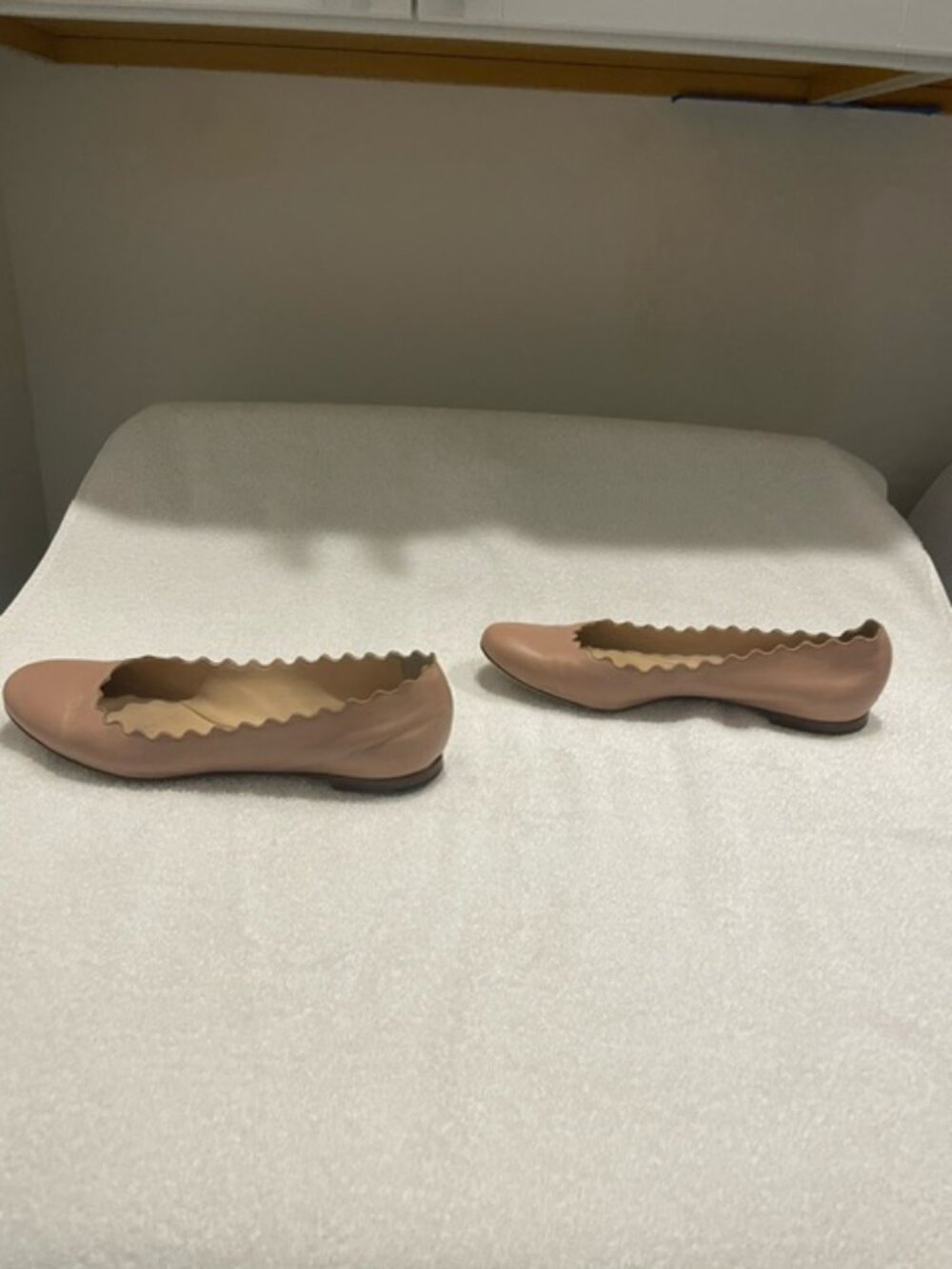 Chloe Lauren Scalloped Leather Ballerina Flats Tan Cream Womens 37.5 US 7.5 - Picture 2 of 7